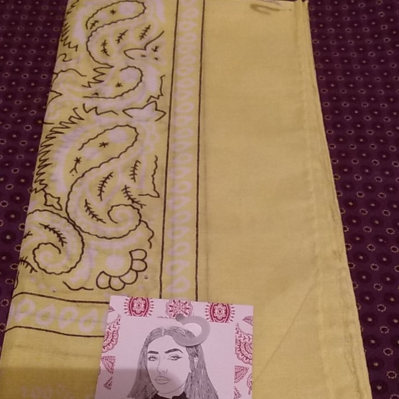 Yellow bandana - Picture 2 of 2